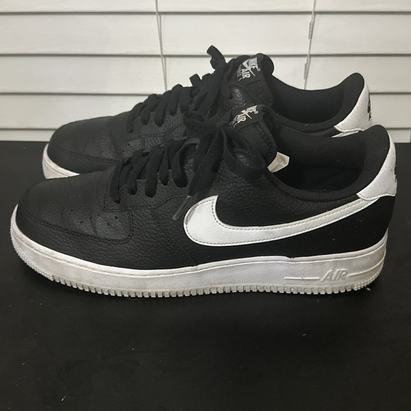 Nike Air Force 1 '07 Men's Sneaker Black White Pebbled Leather - Size 12 - Picture 4 of 9